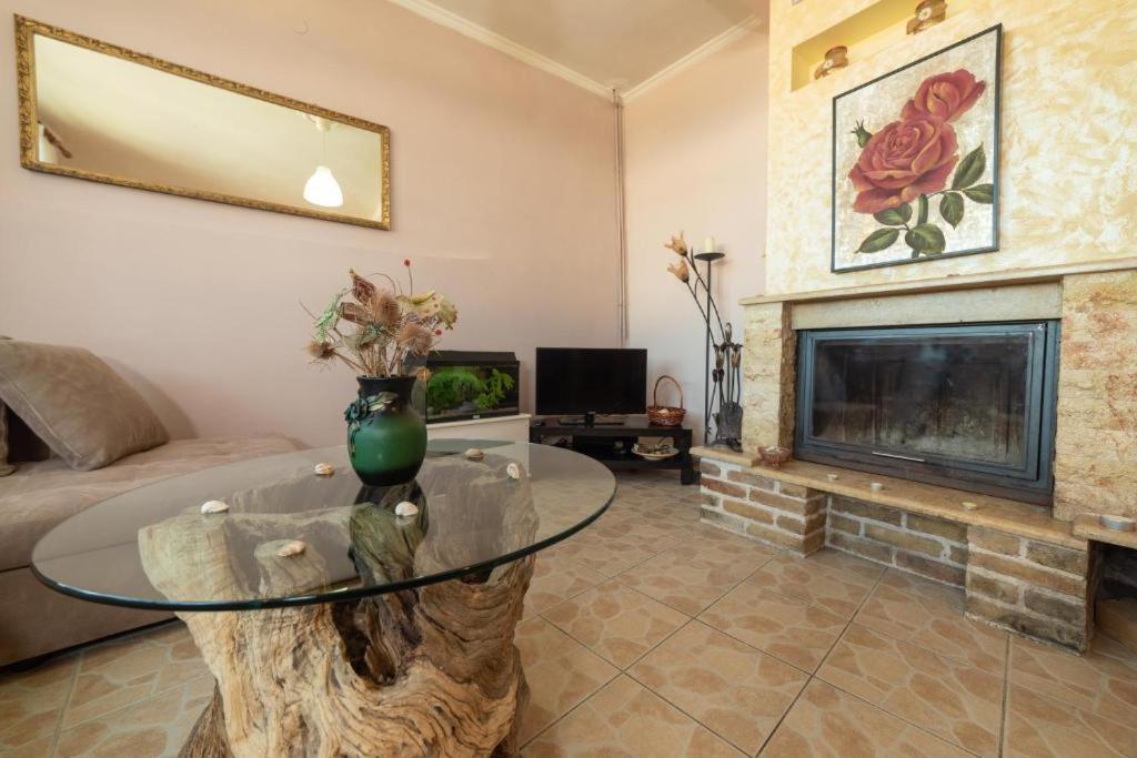Menecrates Rustic - San Matteo Apartment Agios Matthaios  Luaran gambar